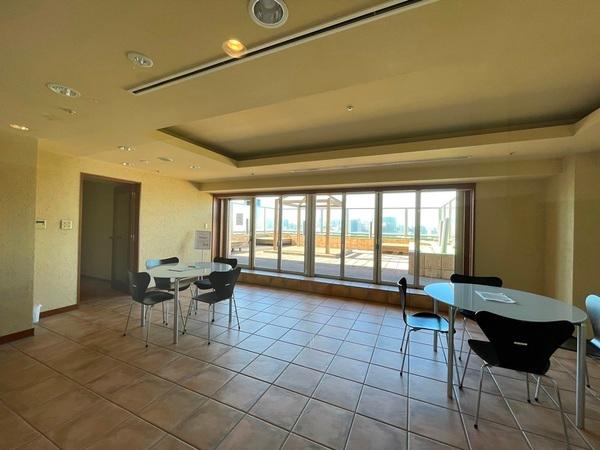 17階：テラスラウンジ、スカイガーデン