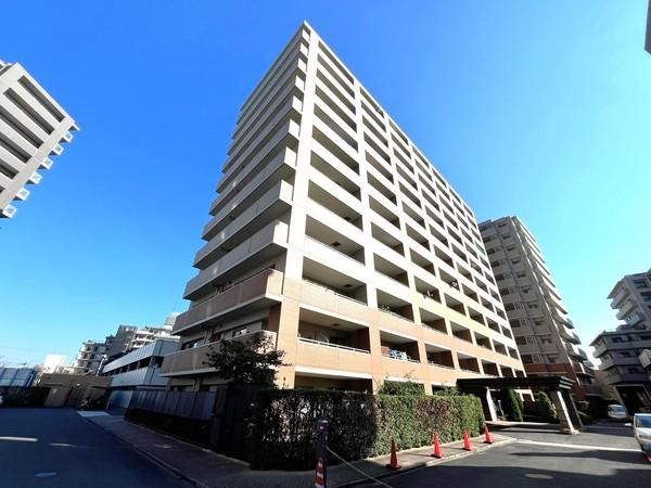 アウトフレーム工法で高級感のある外観