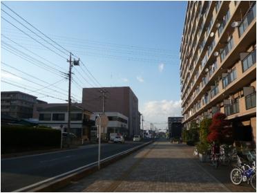 前面は安全な歩道もございます