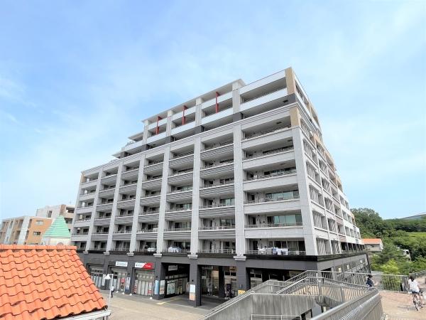 グリーンライン「北山田」駅に近接したに立地