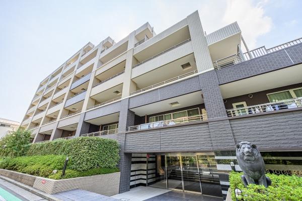 2棟構成で明るく開放的な配棟構成