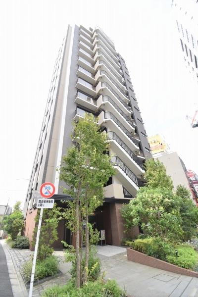 重厚感のあるタイル貼の外観
