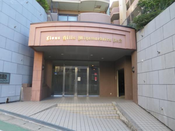 エントランス部分　スロープ付きのエントランスです　段差を気にせずです