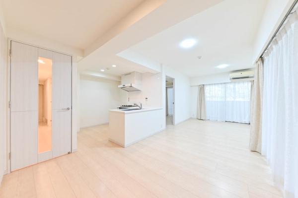 LDKは広々約17.2帖、かつ窓が3つあり開放的な空間を実現しました。