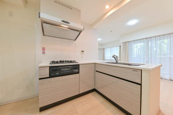 LDKは広々約17.2帖、かつ窓が3つあり開放的な空間を実現しました。