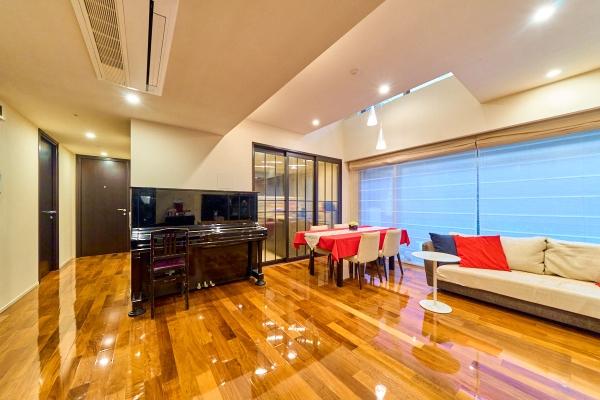 ご家族でゆったりくつろげる広々としたリビングダイニング