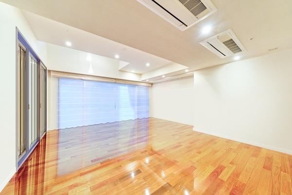 ご家族でゆったりくつろげる広々としたリビングダイニング