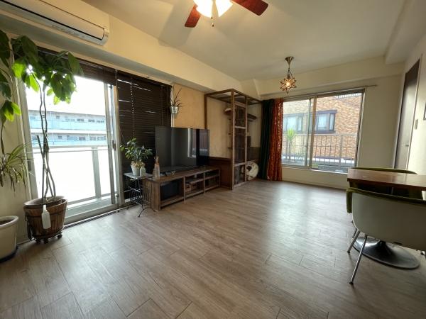 南西2面バルコニーの日当たり良い洋室