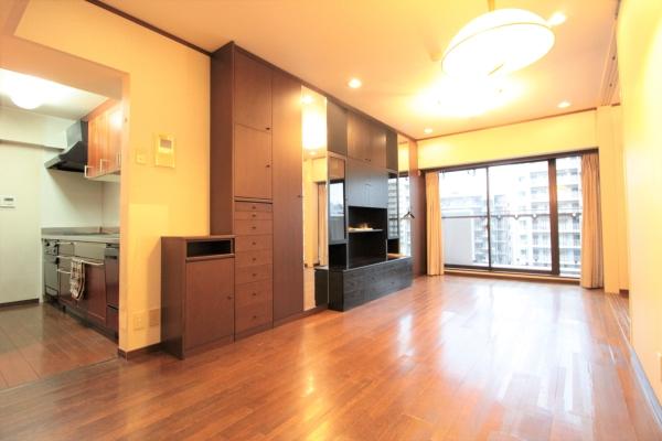 南向きにつき陽当り良好なリビング