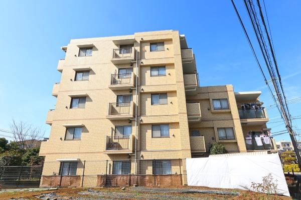 杜の静けさと私邸での安らぎを感じるマンション
