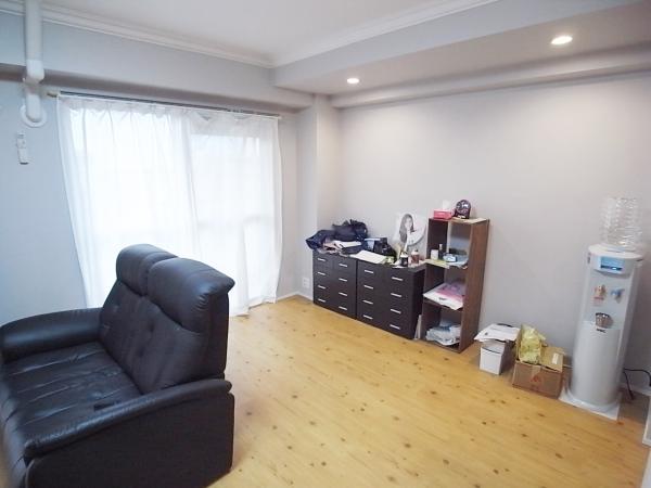 約21.2帖の広々リビングは様々なレイアウトに対応します