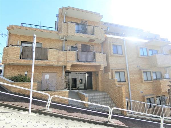 タイル張りのライオンズマンションです。