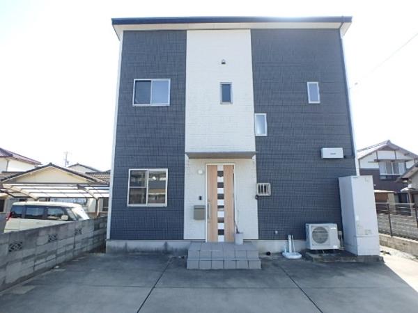 普通自動車４台駐車可能です