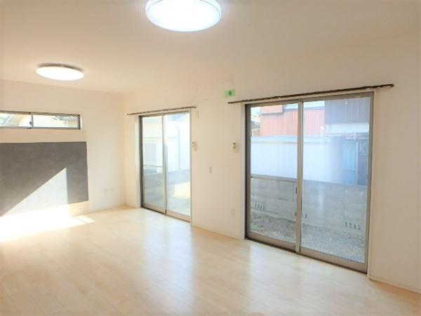 普通自動車４台駐車可能です