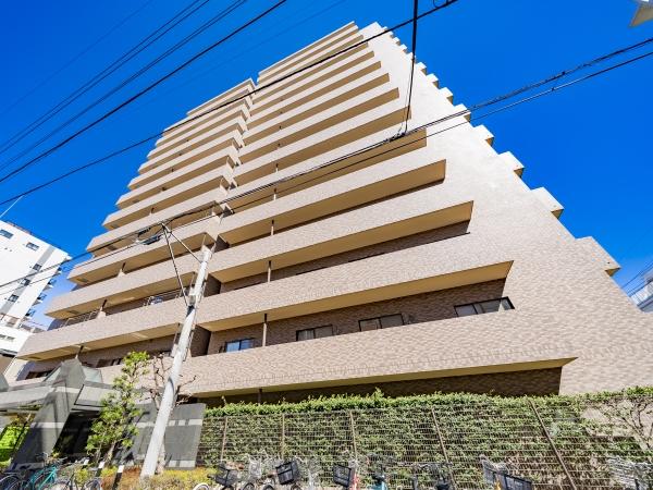 外壁タイル張りのマンション外観