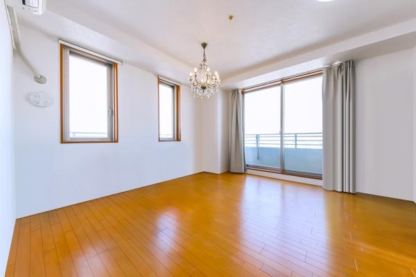 約12帖のリビングダイニング（CGで作成したリフォームイメージです）