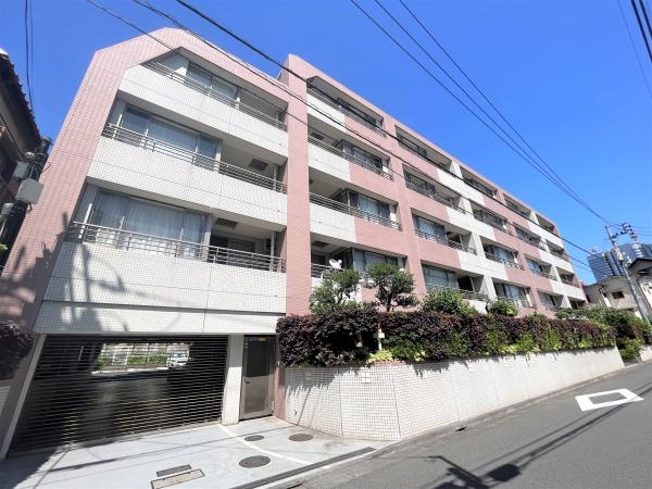 2002年築の外壁タイル張りのマンション