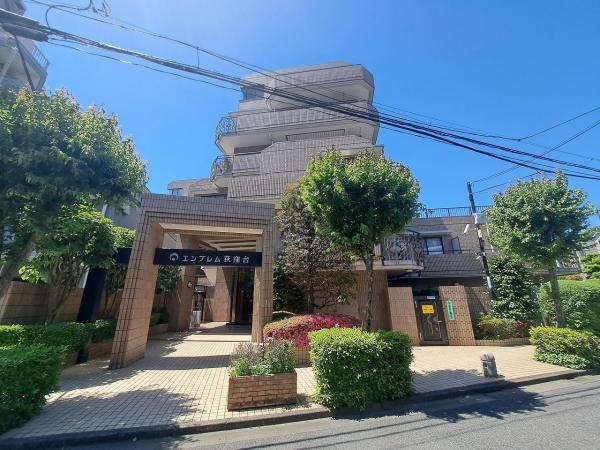 タイル調の落ち着いた外観