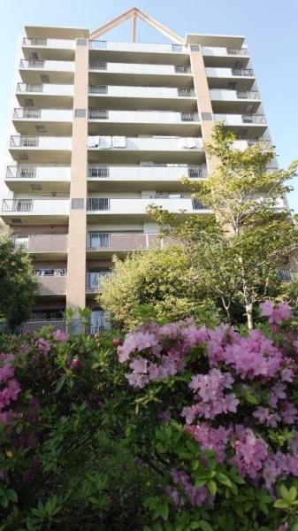 （D棟）パークヒルズ唯一の真南向の棟で、実は若葉台エリア全体でも数少ない立地