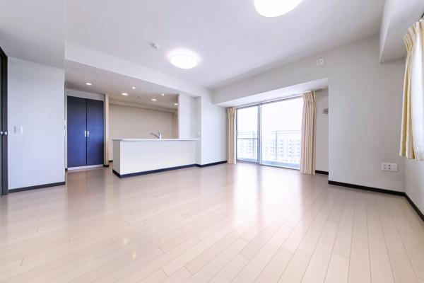 約15.5帖の広々としたリビングダイニング（CGで作成したリフォームイメージです）