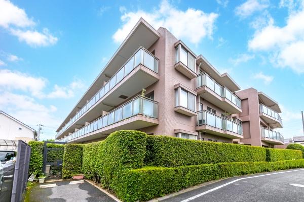 三井不動産株式会社旧分譲　閑静な住宅街に調和する3階建て低層レジデンス