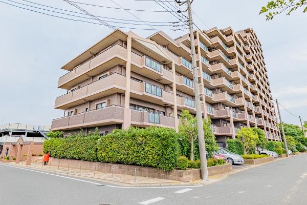現地外観写真　総戸数１８１戸のビッグコミュニティー