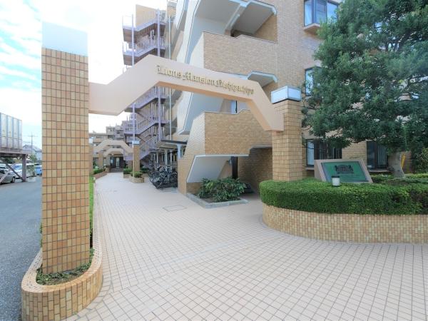 北東側から見た外観