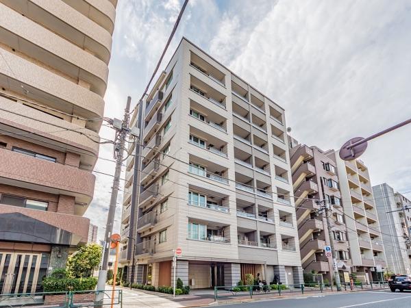 外観（2020年2月撮影　大規模修繕工事中　工事期間2024年5月〜9月末予定）　