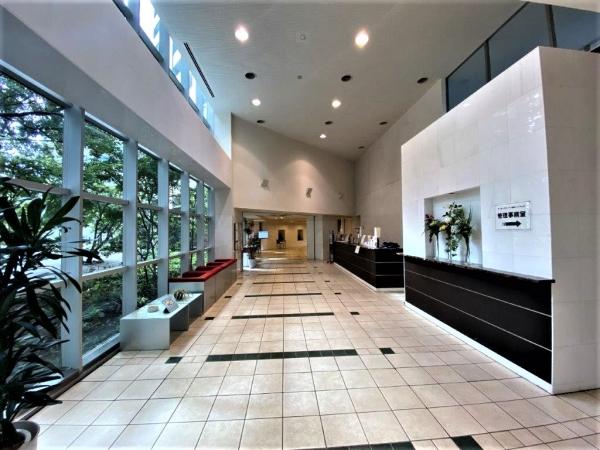 荷物の積み下ろしに便利な車寄せ付きエントランス