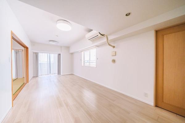 リビングダイニングは約13.5帖の広々とした空間です　CGで作成したリフォームイメージです