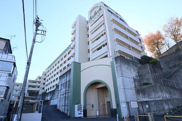 ローマを感じさせるアートな様式を表現した外観フォルムです。