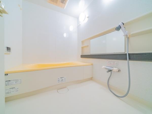 気品ある重厚感をイメージしたエントランス