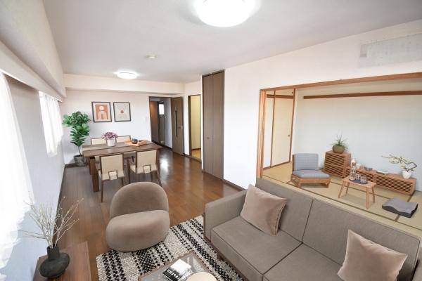 バルコニー側からのリビング・ダイニング