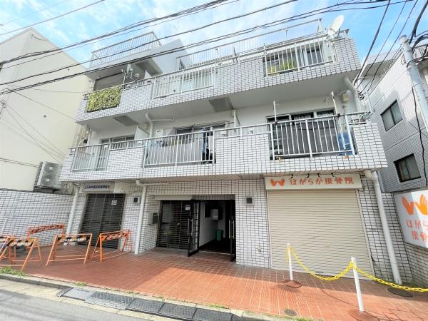 南東より建物外観