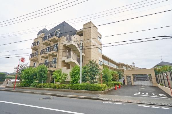 総戸数42戸、4階建て低層レジデンス