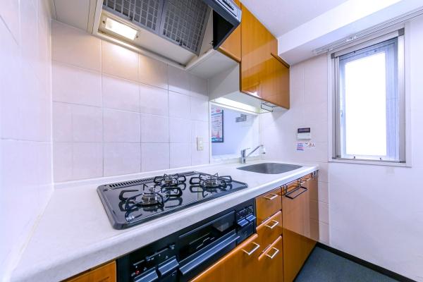 2面採光の明るいリビングダイニング