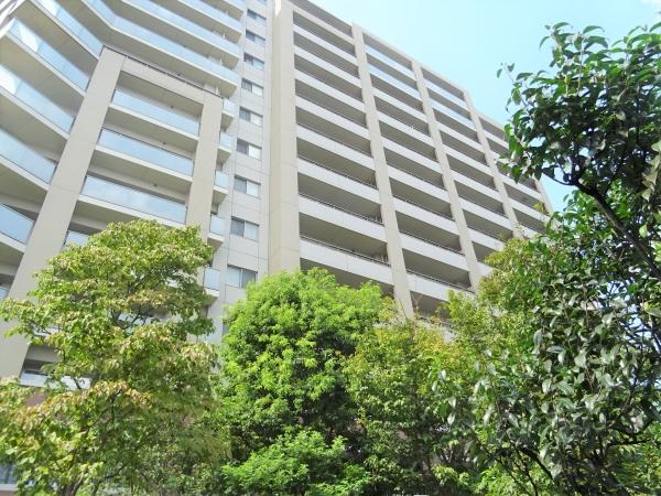 総戸数２１９戸の堂々とした外観