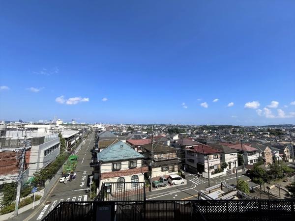 ＬＤ側の東向きのバルコニーからの眺望は開放的です（眺望は永続的に保証されるものではございません）