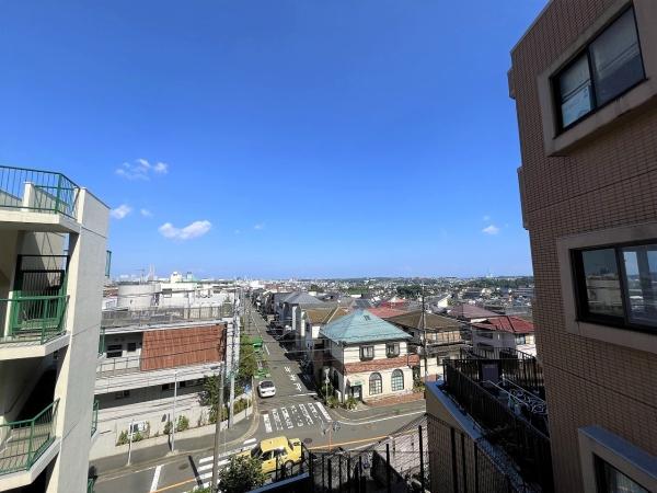 ＬＤ側の東向きのバルコニーからの眺望は開放的です（眺望は永続的に保証されるものではございません）