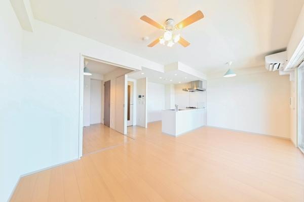 約12.4帖のリビングダイニング（CGで作成したリフォームイメージです）