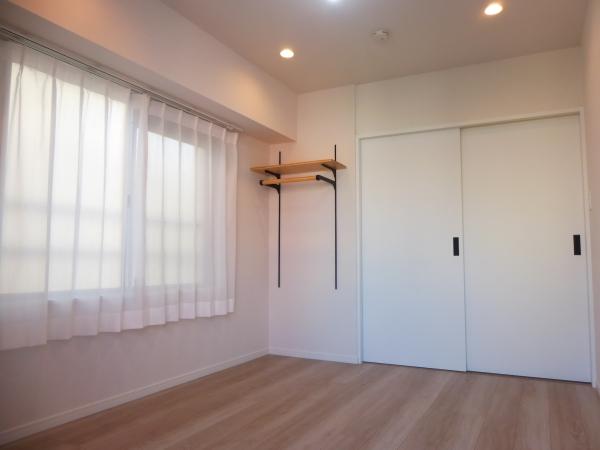 洋室とダイニングの仕切りを開放すれば１２．８帖の広々スペースに