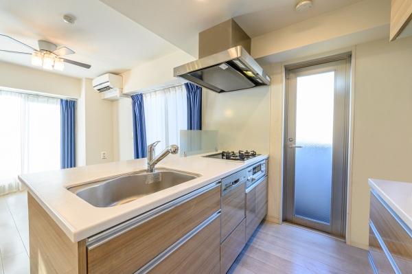 二面採光の明るいリビングダイニング。CGで作成したリフォームイメージです。