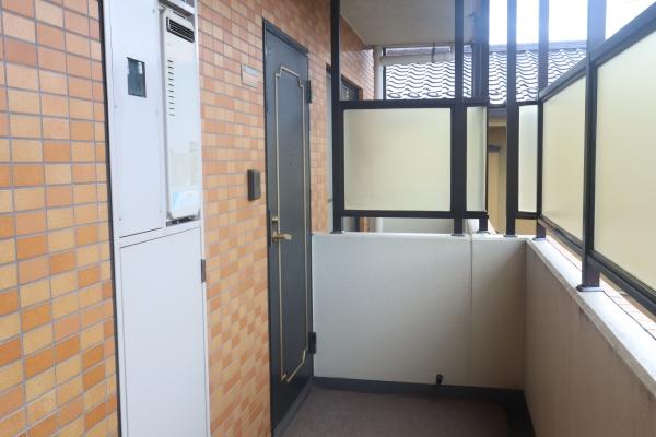 南東側からのマンション外観