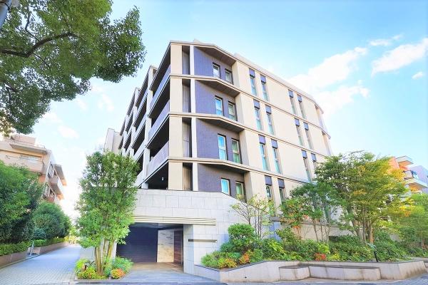 ライオンズ横濱仲町台ヴィアーレ　メインエントランス側外観