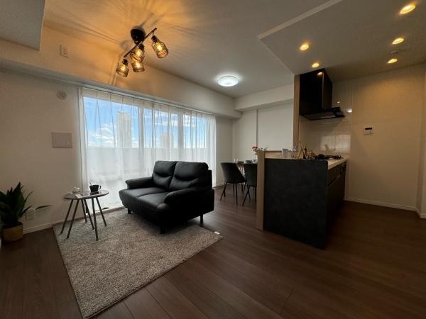 約5.7帖の可動間仕切りを開放すると、東・北側の2面採光となり、風通しもよくなります。