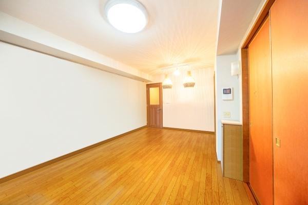 マンションエントランス（オートロックシステム有）