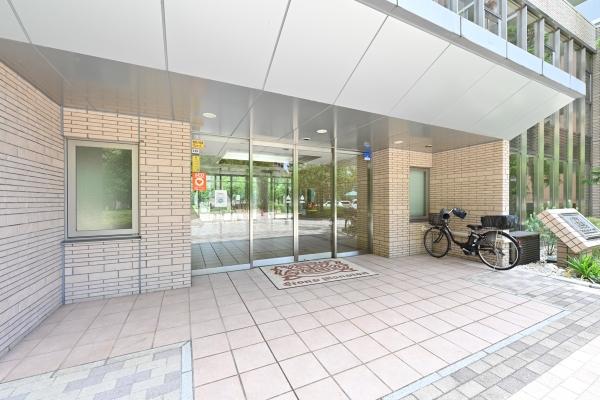 緑が豊かなエントランスアプローチ