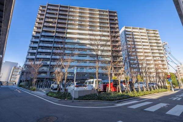 総戸数115戸ビッグコミュニティによる充実した共用施設・サービス（コンシェルジュ・シアタールーム等）