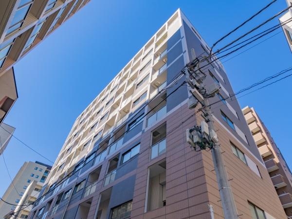 街に溶け合う美しい景観。時代の流れに惑わされないシックなカラートーンで街並みに溶け込んでいます
