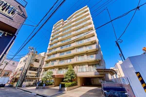 外壁はタイル張りのマンション外観